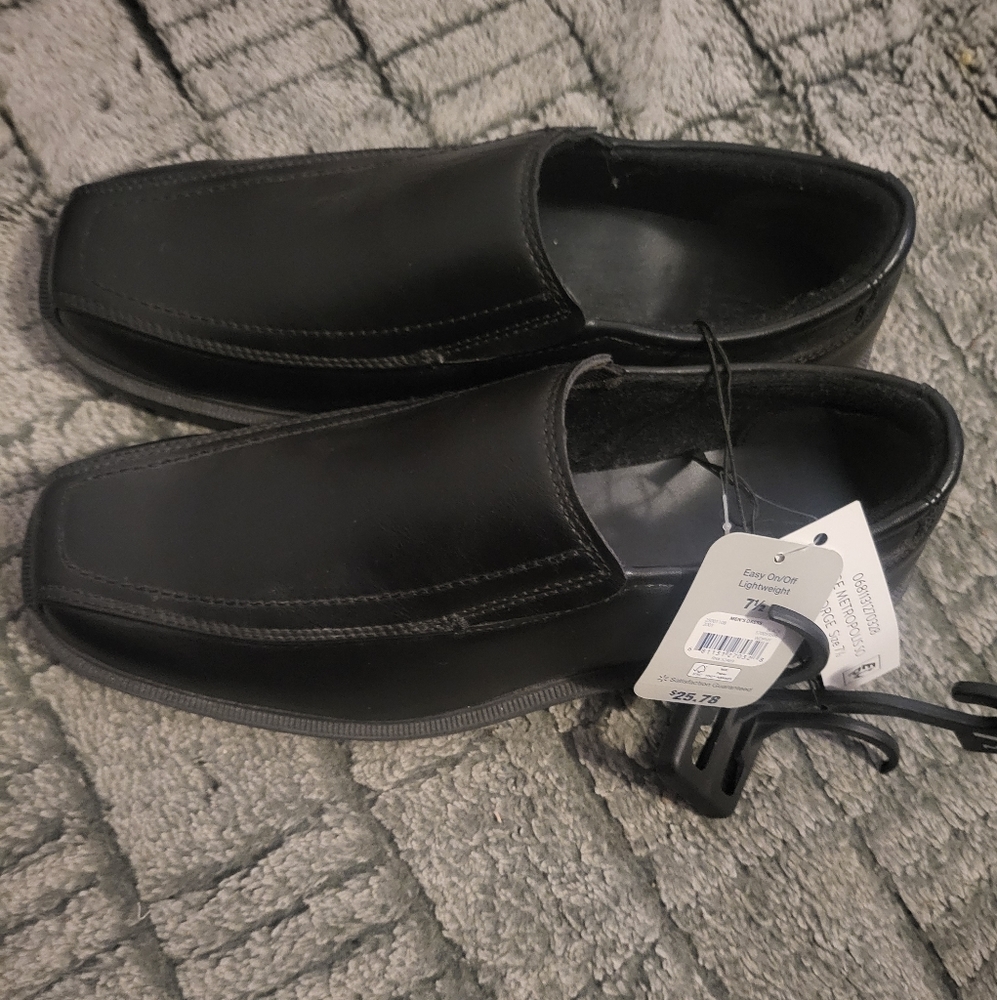 Brand New Shoes - Picture 2 of 5